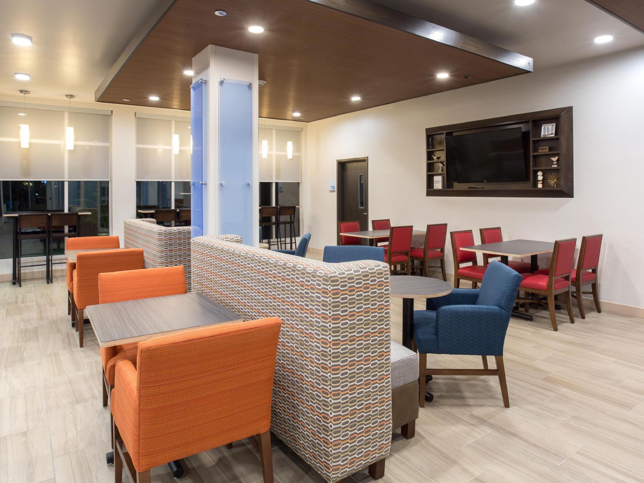 Holiday Inn Express & Suites Lincoln I - 80 By Ihg מראה חיצוני תמונה